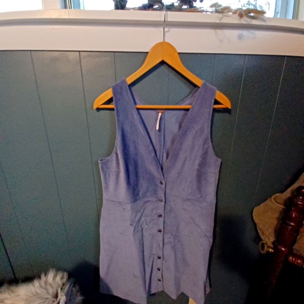 Free people corduroy jumper dress size med📚👩‍🏫✏️